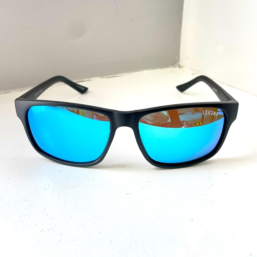 Stylish Men's Attitude Polarized Blue Mirror Sunglasses in Matte Black NWT